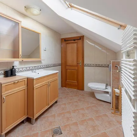 Struc Apartma *